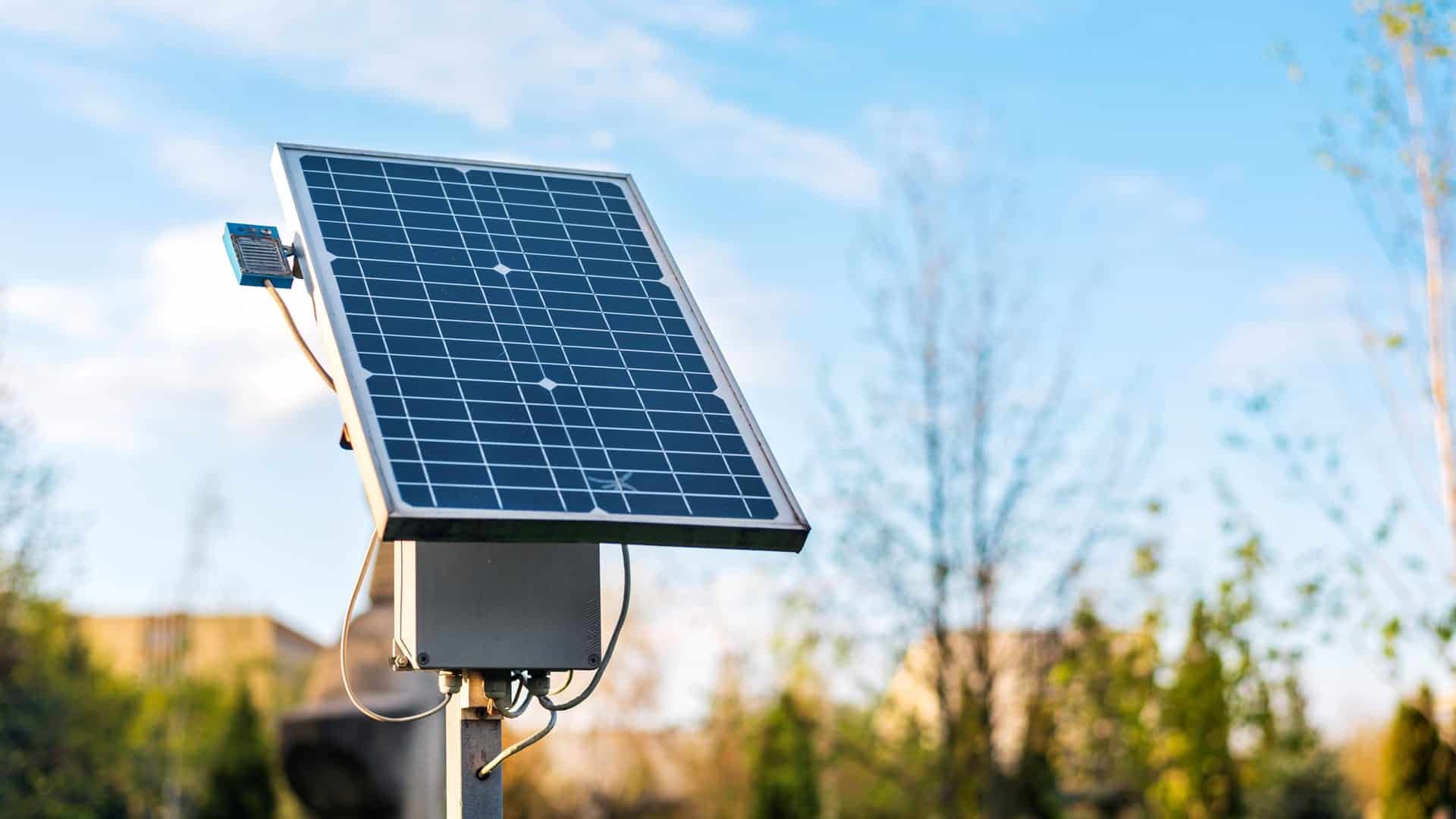 Solar powered automatic gate