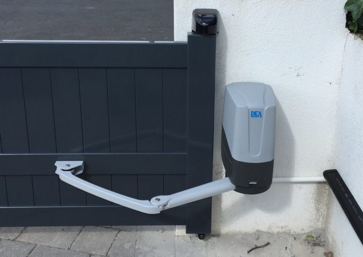 DEA articulated arm gate motor