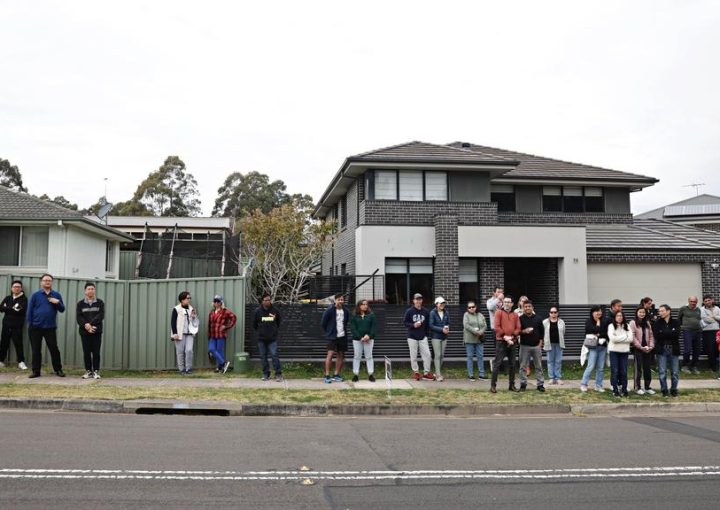 A busy house auction