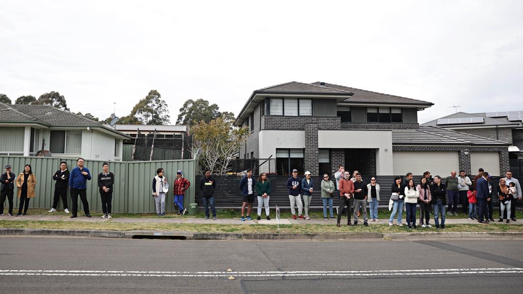 A busy house auction